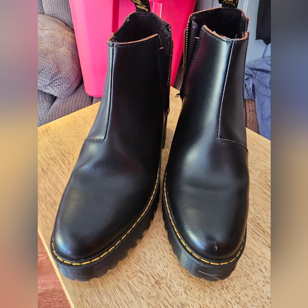 Dr. Martens Rometty II Black Smooth Leather Y2K Platform Chelsea Boots Womens 9